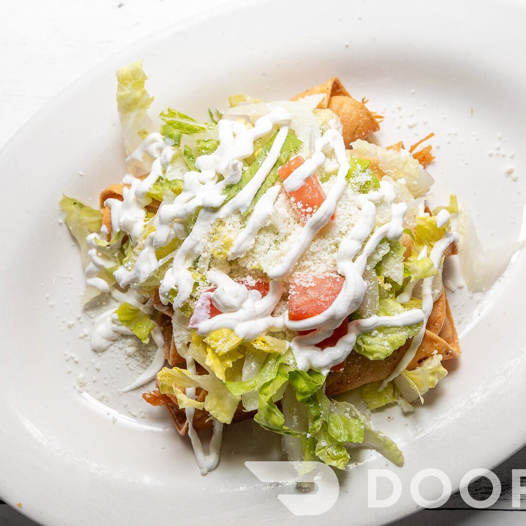Crispy tortilla with salad and cheese